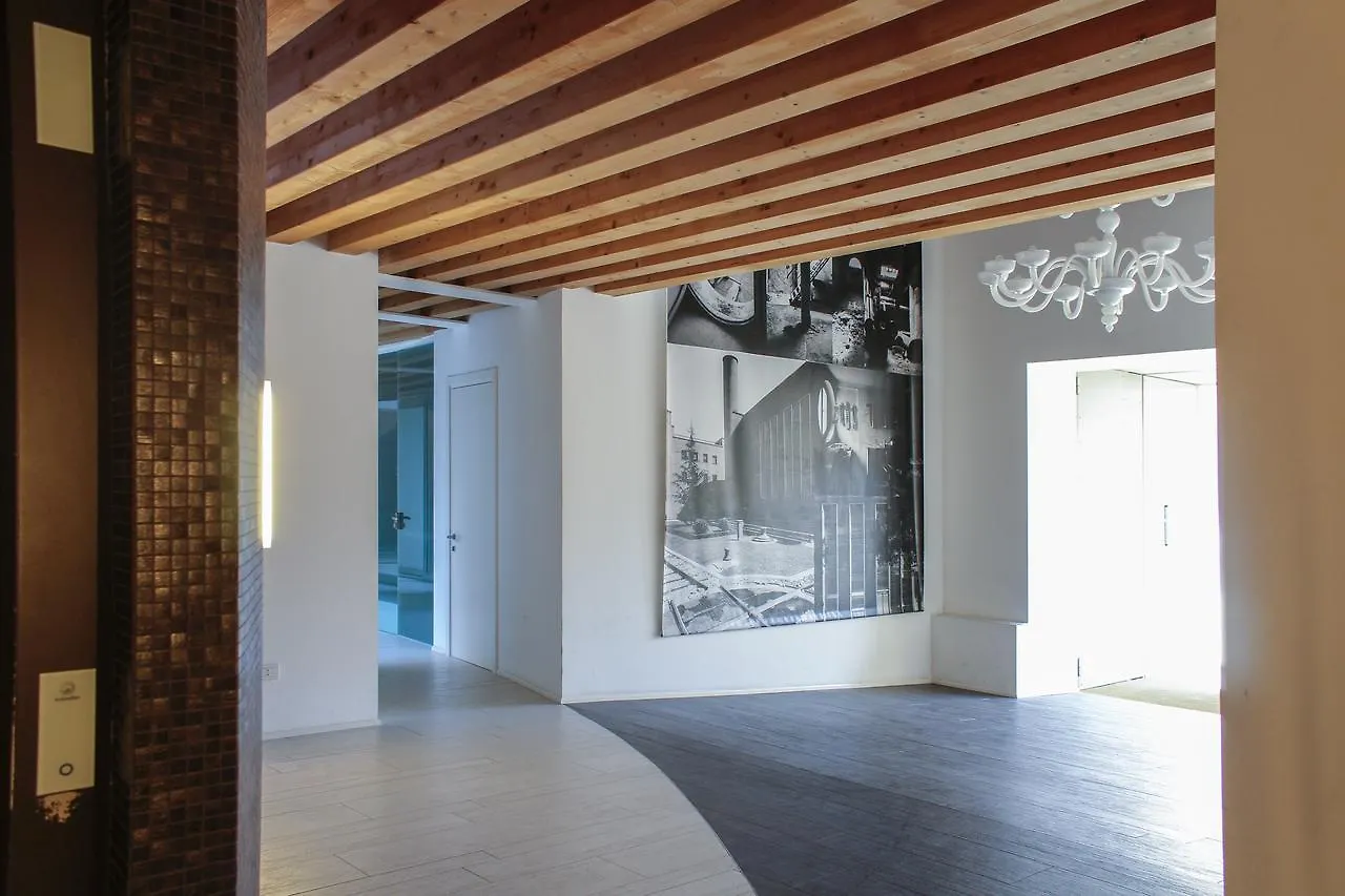Centrale Mazzoni 15 Venice