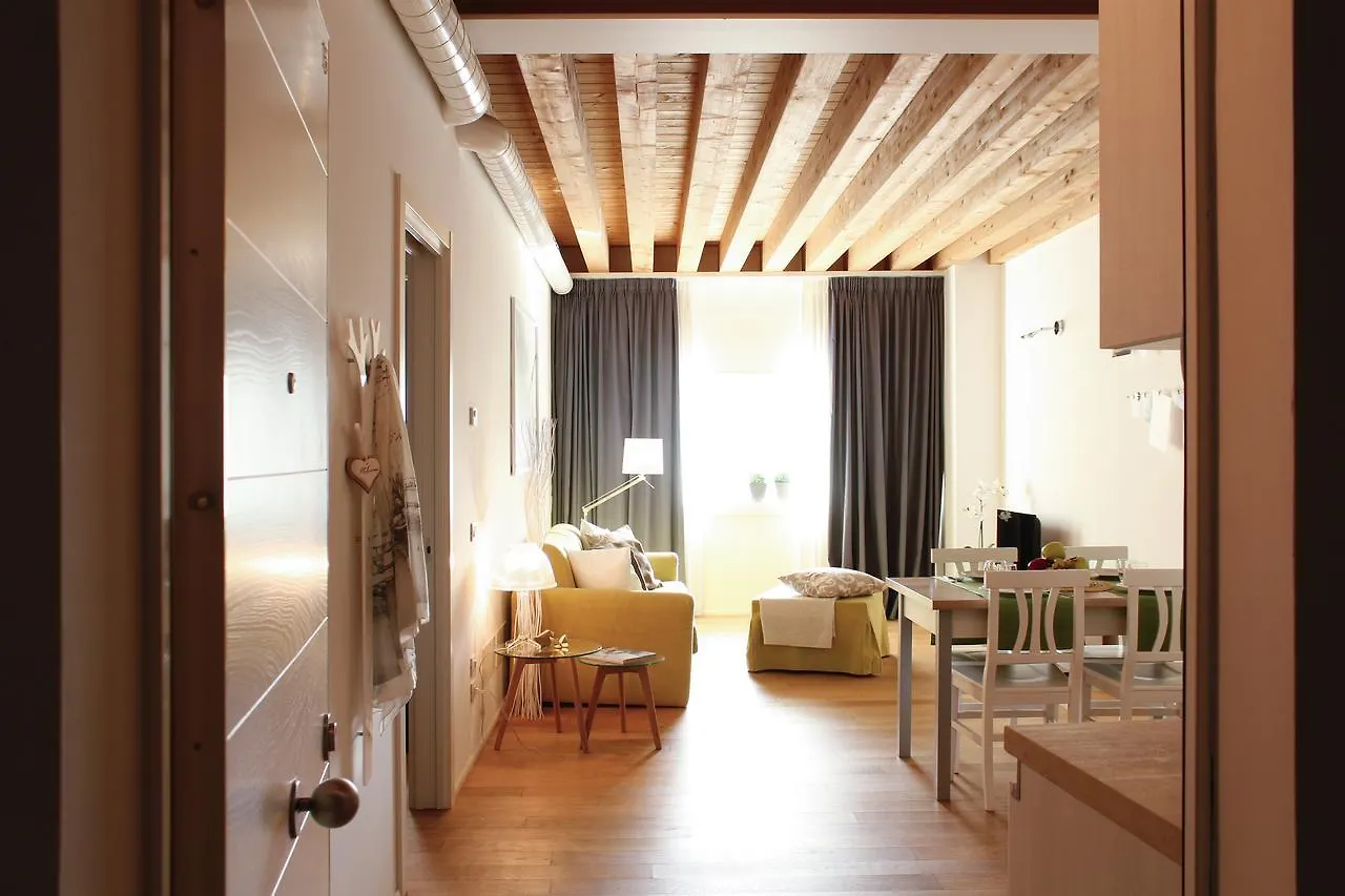 Centrale Mazzoni 15 Venice Apartment